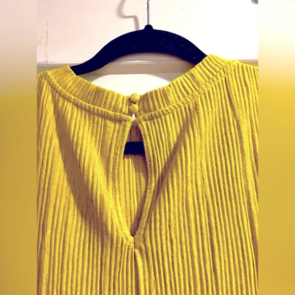 NWT-RW&CO Crinkle Crew-Neck Cap Sleeve T-Shirt, yellow, size M perfect condition - Picture 8 of 11